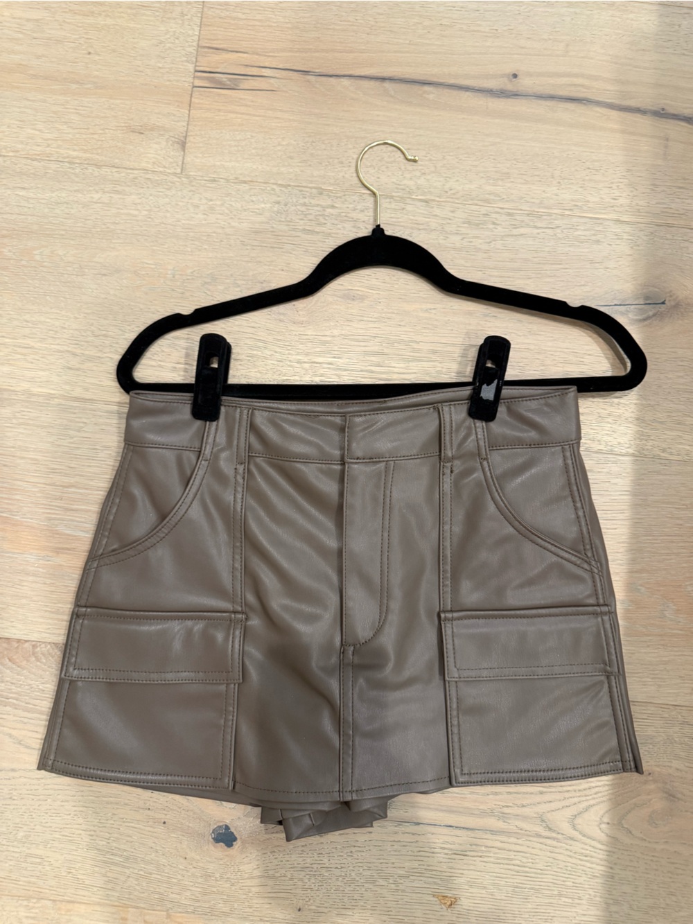 Zara Taupe Brown Faux Leather Cargo Skorts size small side zipper